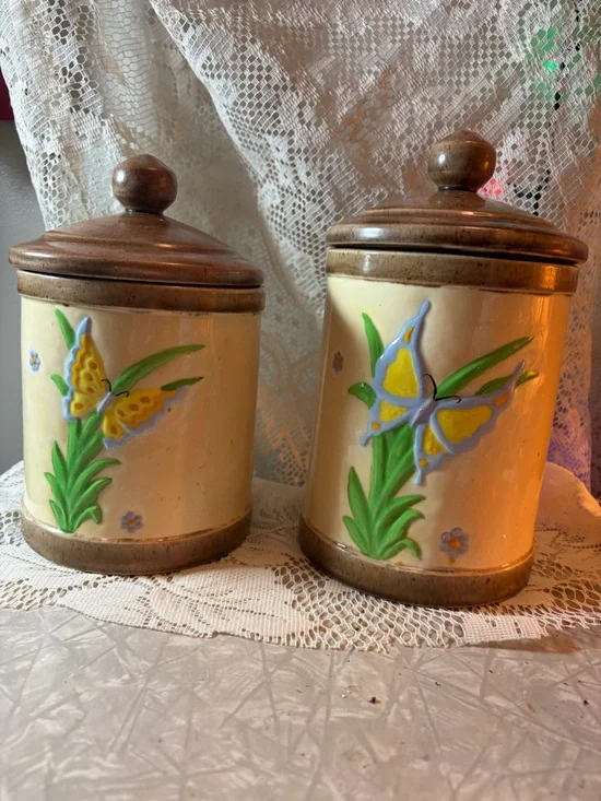 Pristine 1979 Macky Molds Vintage Butterfly Canisters -Set of 2 (Large & Medium) - Picture 2 of 15